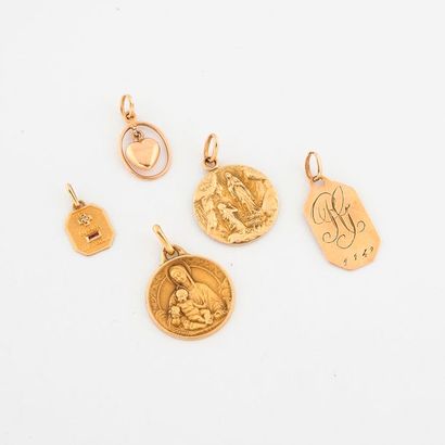 Lot de pendentifs en or jaune (750) 

Poids...