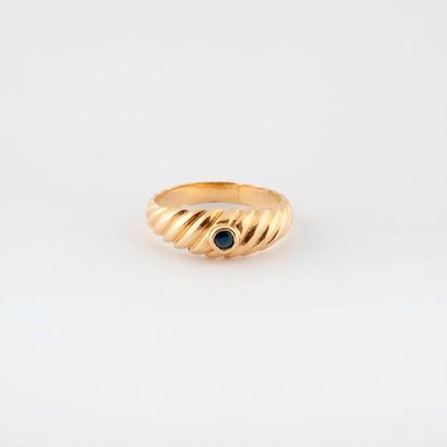 Bague jonc godronnée en or jaune (750) centré...