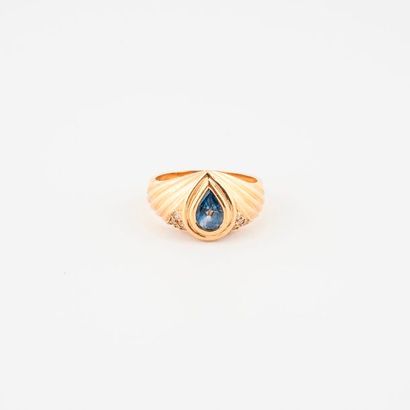 Petite bague en or jaune (750) godronnée...