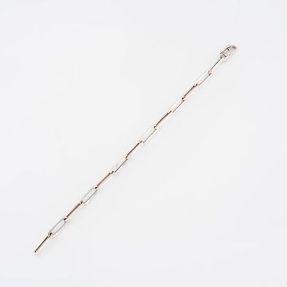 Bracelets en argent (min. 800) à maille gourmette...