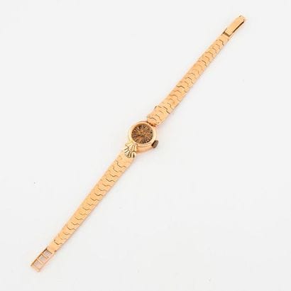 Montre bracelet de dame en or jaune (750)....