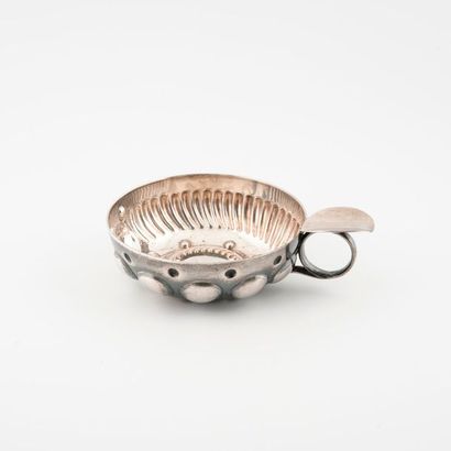 Tastevin en argent (950) à anneau et repose-pouce,...