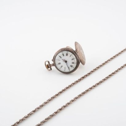 Montre de col en argent (min. 800).

Couvercle...