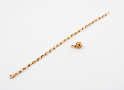 Lot en or jaune (750) comprenant : 

- Bracelet...
