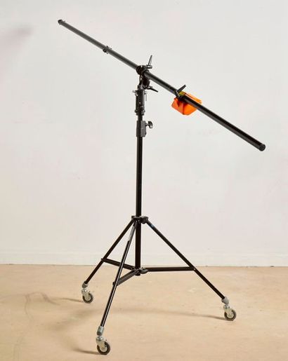 Girafe MANFROTTO sur pied roulette avec 2...