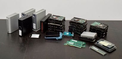 Fort lot de disques durs, internes et externes...