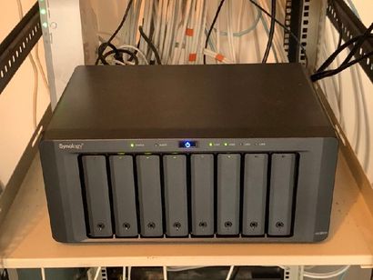 NAS Synology 8 baies DS1815+, équipé de 6...