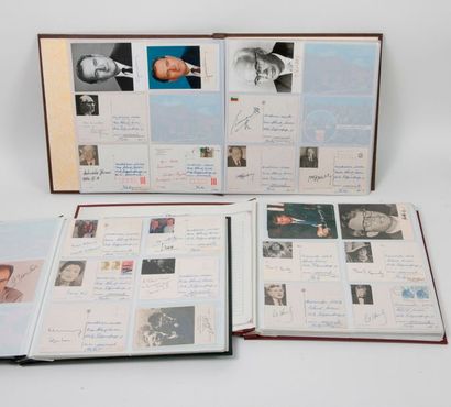 HOMMES POLITIQUES

Lot de trois albums comprenant...