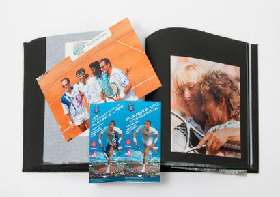 SPORTIFS

Album comprenant 40 tirages photographiques...
