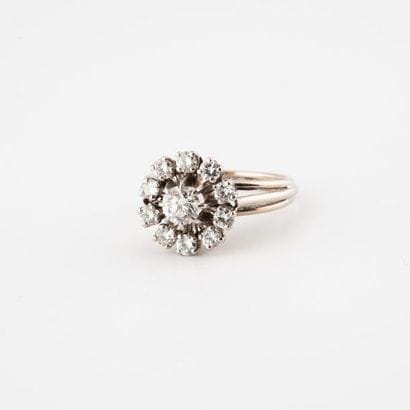 Daisy ring made of yellow gold (750) rhodium-plated...