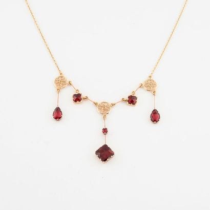 Gold (750) necklace with a forced mesh centred...