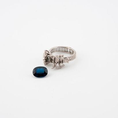 White gold (750) ring adorned with a facetted...