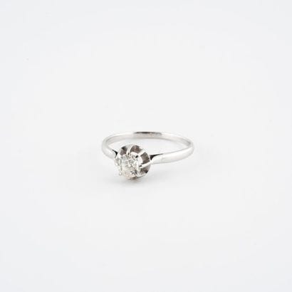 Solitaire ring in white gold (750) and platinum...