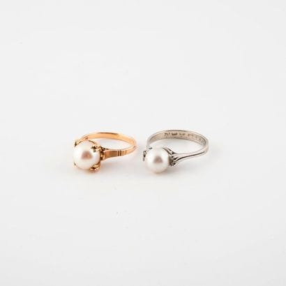 Two rings in yellow or white gold (750) decorated...