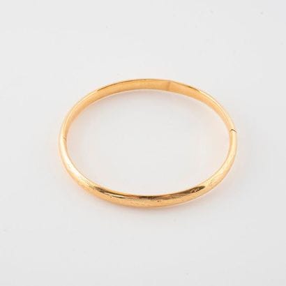 Bracelet opening in yellow gold (750) with...