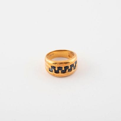 Yellow gold (750) band ring adorned with...