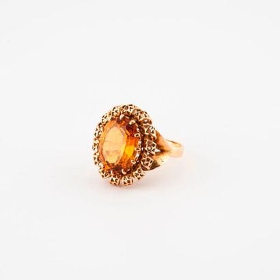 Yellow gold (750) ring centered with a synthetic...