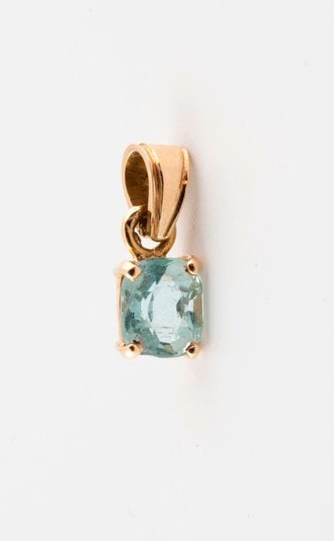 Small yellow gold (750) pendant adorned with...