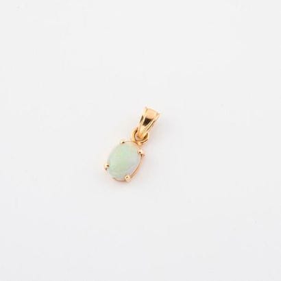 Small yellow gold (750) pendant adorned with...