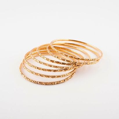 Weekly bracelet in yellow gold (750) carved....