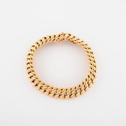 Yellow gold (750) bracelet with chest mesh.

Ratchet...