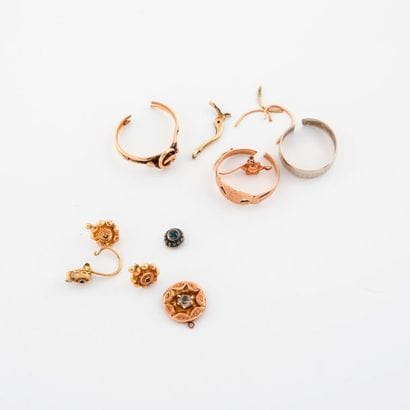 Scrap of various gold jewellery.

Total net...