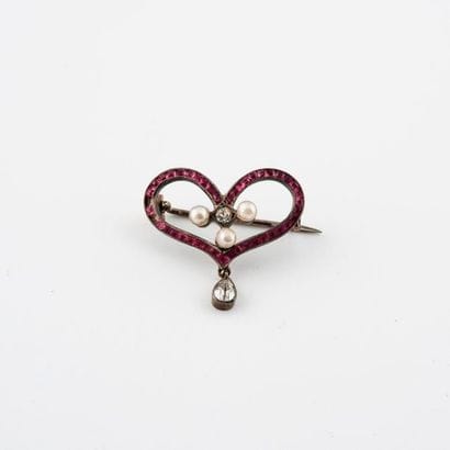 Silver heart brooch (800) decorated with...