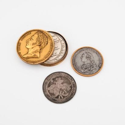 Two medals:

- one of silver wedding (min....
