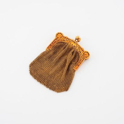 Yellow gold mesh purse (750). 

Arch-shaped...