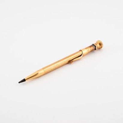 The Handy


Mechanical pencil in yellow gold...