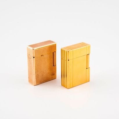DUPONT


Set of two gilded metal lighters,...