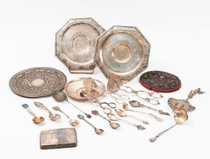 ASIA & EUROPE

Set of silver pieces (min....