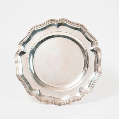 Silver plate (950) in polylobal shape. 

Minerva...