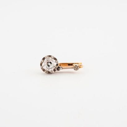 Sleeper in yellow gold (750) and platinum...