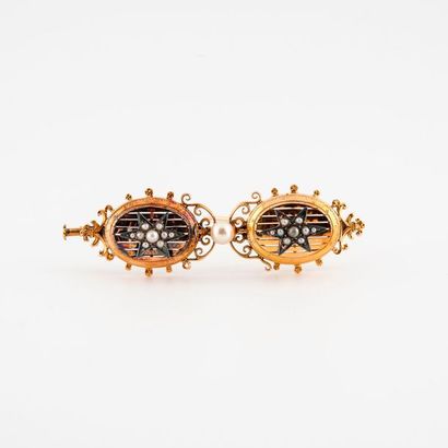Brooch in yellow (750) gold and silver (min....