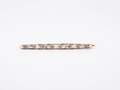 Line brooch in yellow gold (750) and platinum...