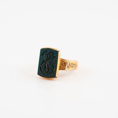 Yellow gold (750) ring holding a rectangular...