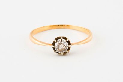 Solitaire ring in yellow and white gold (750)...