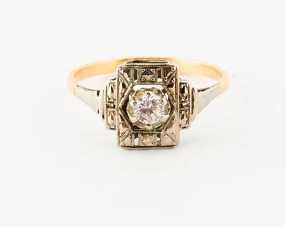 Yellow and white gold ring (750), the rectangular...