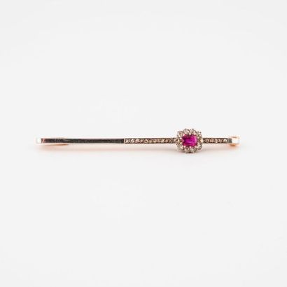 Barrette brooch in yellow gold (750) adorned...