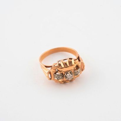 Architectural ring in yellow gold (750) centred...