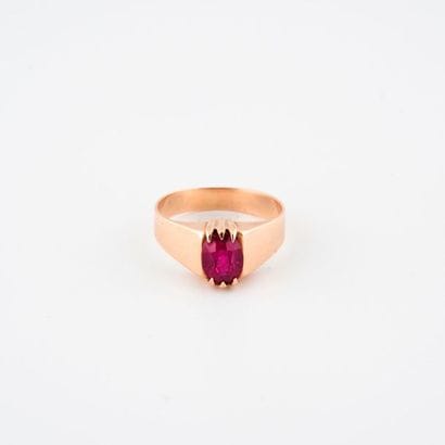 Yellow gold (585) ring centered with a faceted...