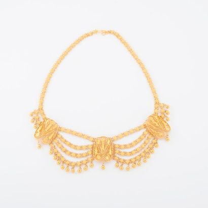 Necklace in yellow gold (750) filigree retaining...