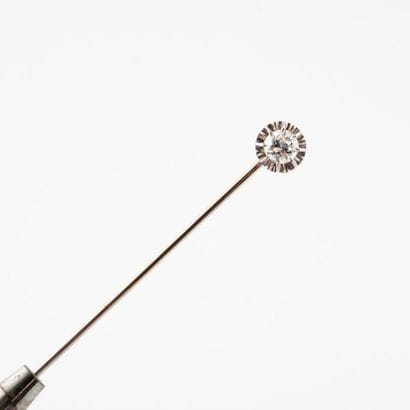 Tie pin in white gold (750) and platinum...