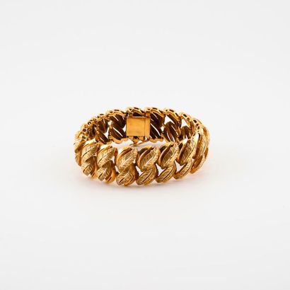 Articulated bracelet in yellow gold (750)...