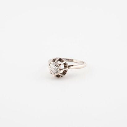Solitaire ring in white gold (750) and platinum...