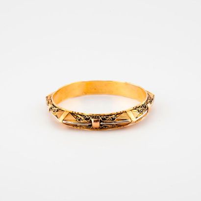 Three-tone gold bracelet (750) with pyramid...