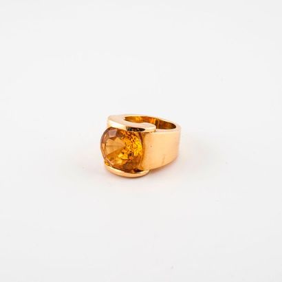 Yellow gold (750) signet ring set with a...