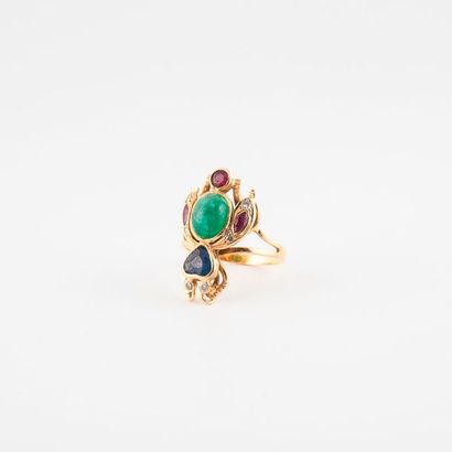 Yellow gold ring (750) featuring a bee set...