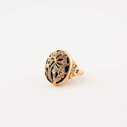 Two-tone gold ring (750) with a floral openwork...